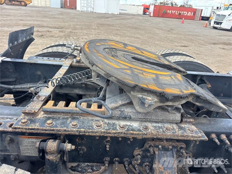 Volvo VNR 6x4 T/A Day Cab Truck Tractor Motrici e Trattori Stradali