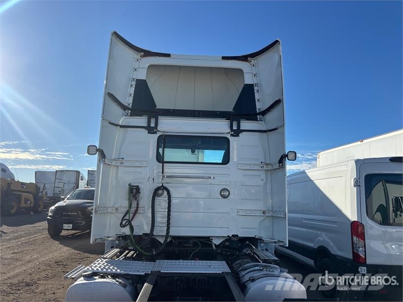 Volvo VNR 6x4 T/A Day Cab Truck Tractor Motrici e Trattori Stradali