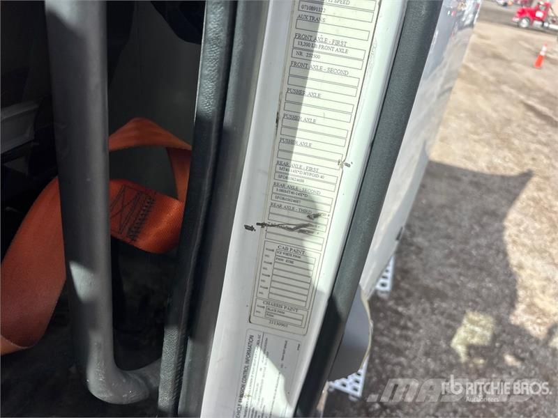 Volvo VNR 6x4 T/A Day Cab Truck Tractor Motrici e Trattori Stradali
