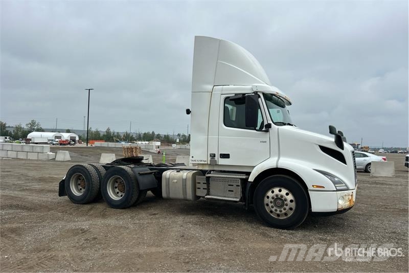 Volvo VNR 6x4 T/A Day Cab Truck Tractor 牵引车