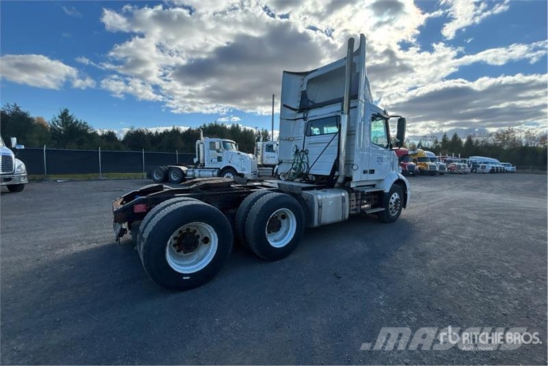 Volvo VNR 6x4 T/A Day Cab Truck Tractor Sattelzugmaschinen