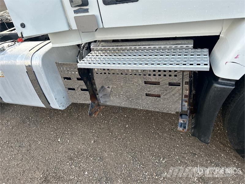 Volvo VNR 6x4 T/A Day Cab Truck Tractor Motrici e Trattori Stradali