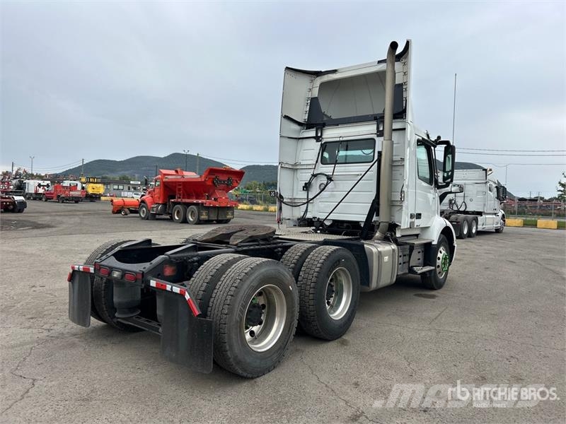 Volvo VNR 6x4 T/A Day Cab Truck Tractor Motrici e Trattori Stradali