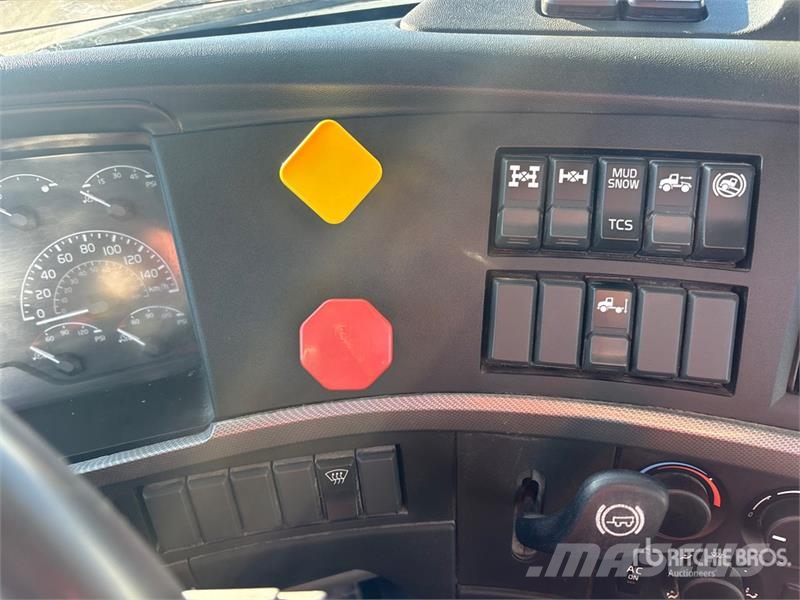 Volvo VNR 6x4 T/A Day Cab Truck Tractor Motrici e Trattori Stradali