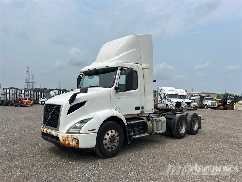 Volvo VNR 6x4 T/A Day Cab Truck Tractor 牵引车