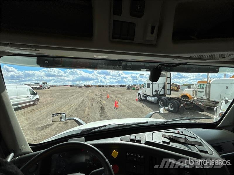 Volvo VNR 6x4 T/A Day Cab Truck Tractor Motrici e Trattori Stradali