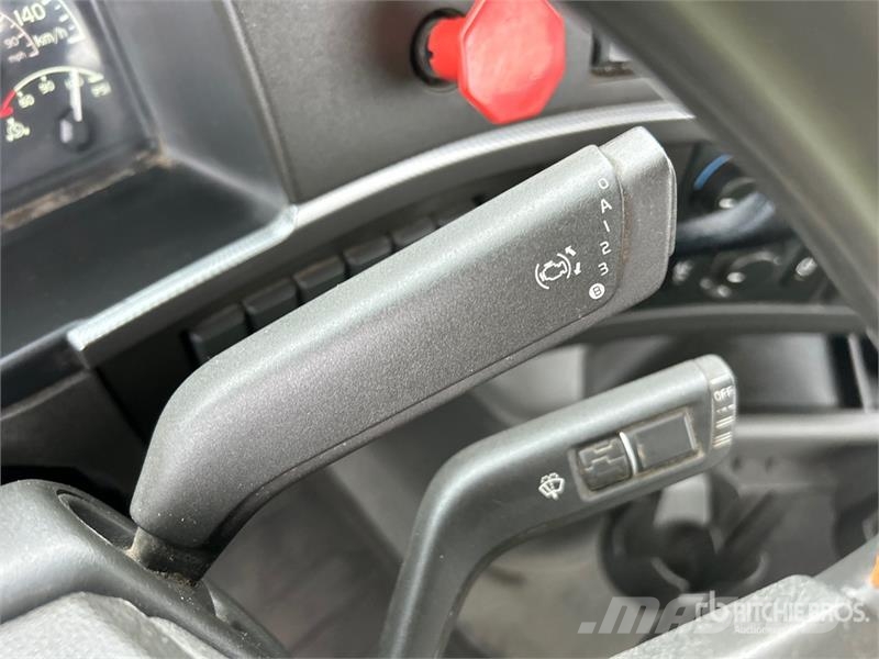 Volvo VNR 6x4 T/A Day Cab Truck Tractor 牵引车