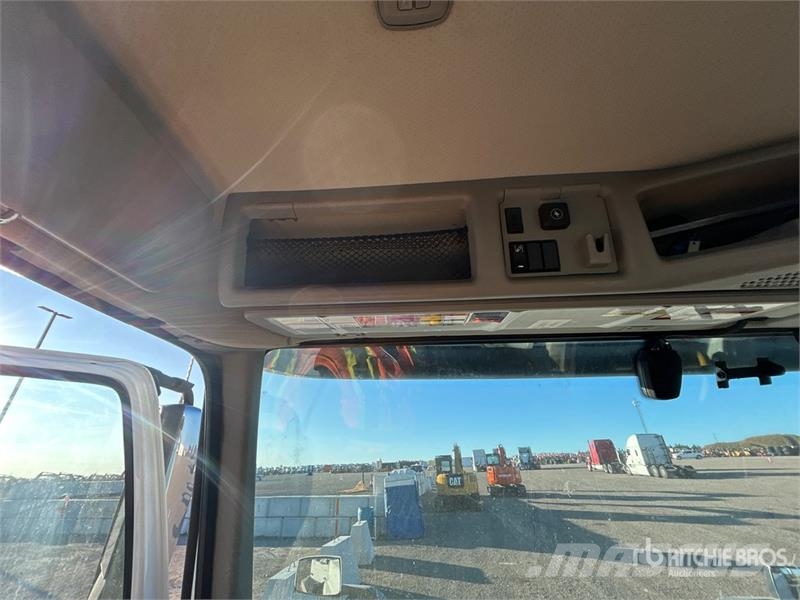 Volvo VNR 6x4 T/A Day Cab Truck Tractor Sattelzugmaschinen