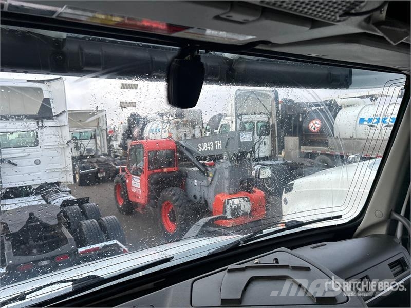 Volvo VNR 6x4 T/A Day Cab Truck Tractor Motrici e Trattori Stradali