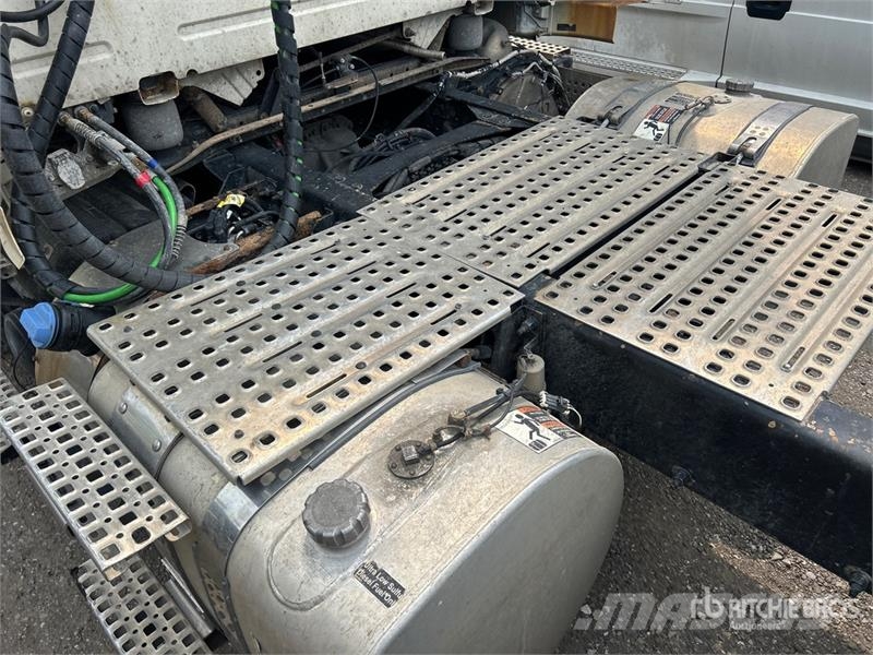 Volvo VNR 6x4 T/A Day Cab Truck Tractor 牵引车