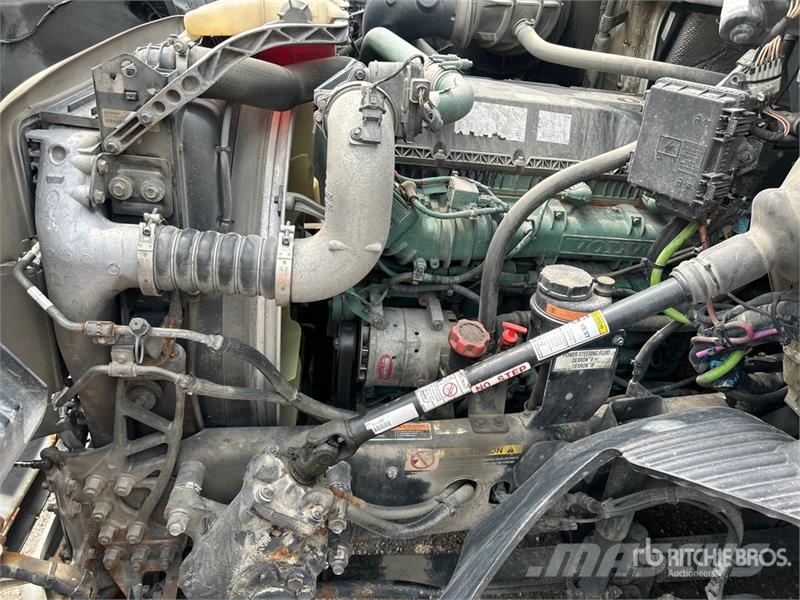 Volvo VNR 6x4 T/A Day Cab Truck Tractor 牵引车