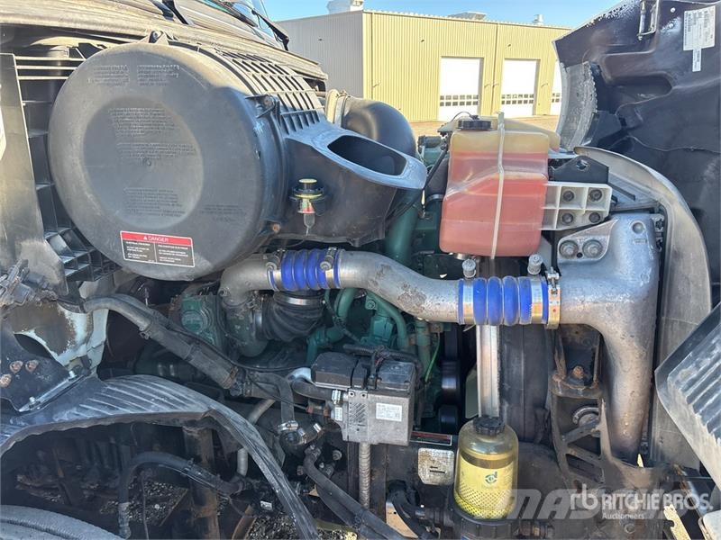 Volvo VNR 6x4 T/A Day Cab Truck Tractor Motrici e Trattori Stradali