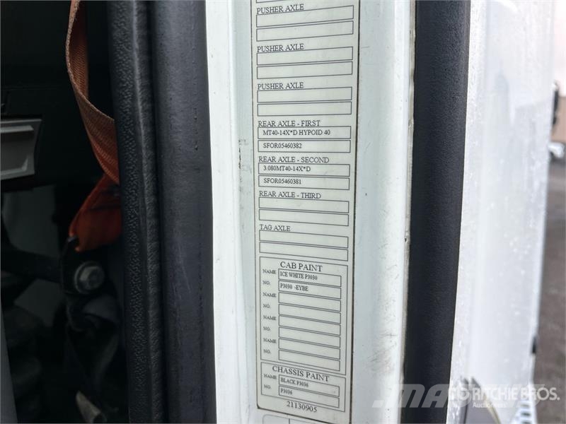 Volvo VNR 6x4 T/A Day Cab Truck Tractor Motrici e Trattori Stradali
