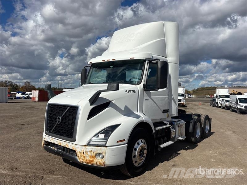 Volvo VNR 6x4 T/A Day Cab Truck Tractor Sattelzugmaschinen