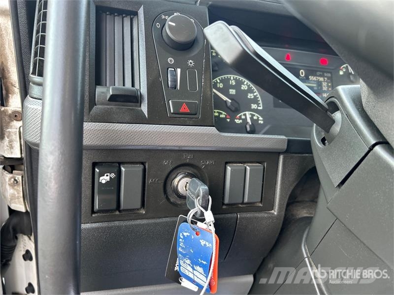 Volvo VNR 6x4 T/A Day Cab Truck Tractor Motrici e Trattori Stradali