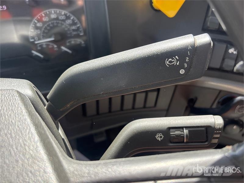 Volvo VNR 6x4 T/A Day Cab Truck Tractor Motrici e Trattori Stradali