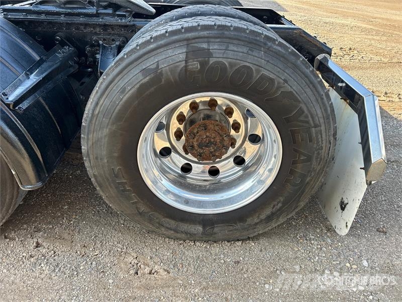 Volvo VNR 6x4 T/A Day Cab Truck Tractor (Inoperable) Motrici e Trattori Stradali