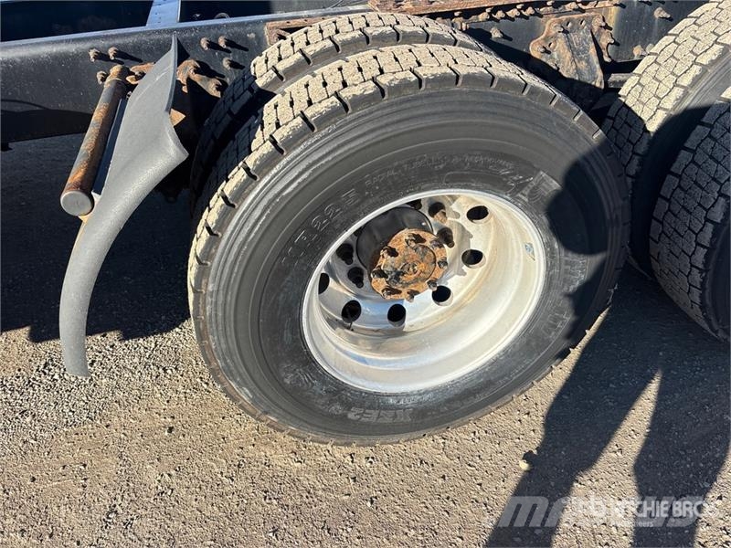 Volvo VNR 6x4 T/A Day Cab Truck Tractor Motrici e Trattori Stradali