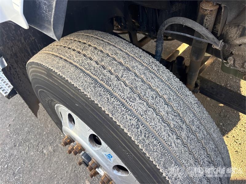 Volvo VNR 6x4 T/A Day Cab Truck Tractor Motrici e Trattori Stradali