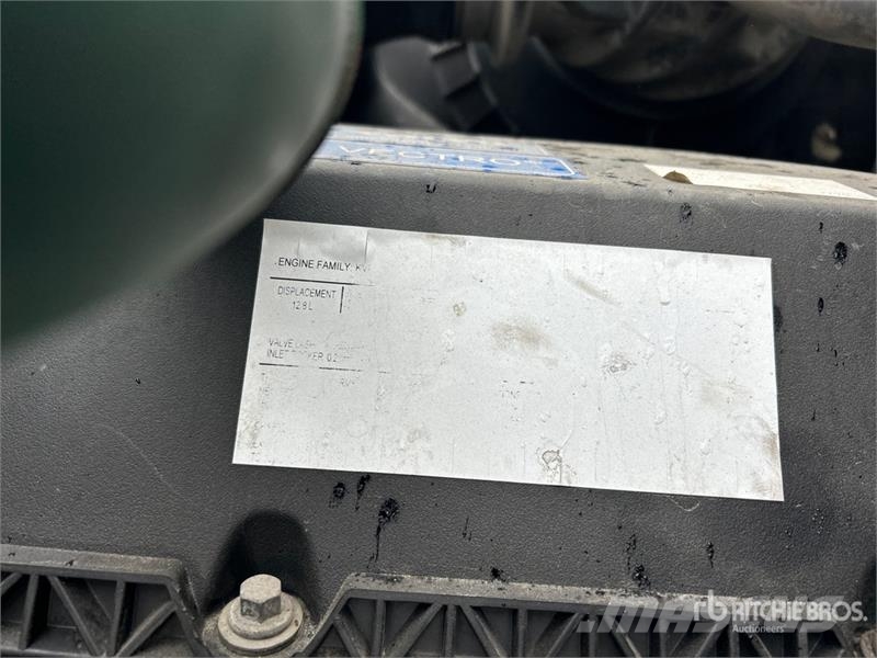 Volvo VNR 6x4 T/A Day Cab Truck Tractor Motrici e Trattori Stradali