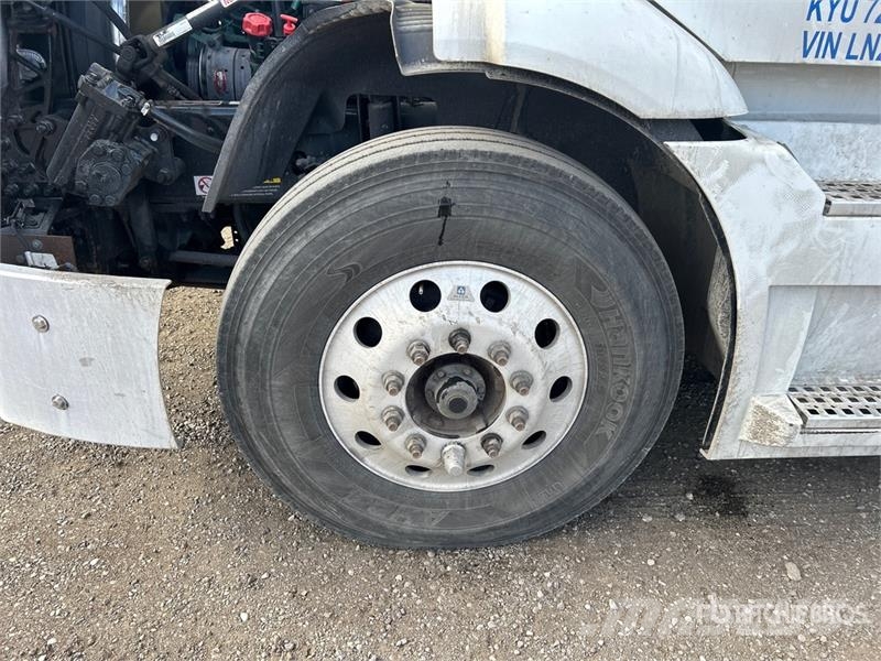 Volvo VNR 6x4 T/A Day Cab Truck Tractor Trekkers