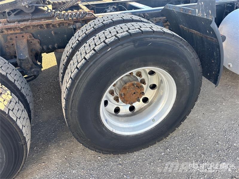 Volvo VNR 6x4 T/A Day Cab Truck Tractor Motrici e Trattori Stradali