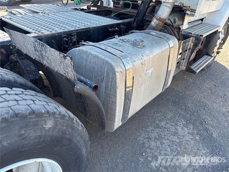 Volvo VNR 6x4 T/A Day Cab Truck Tractor Sattelzugmaschinen