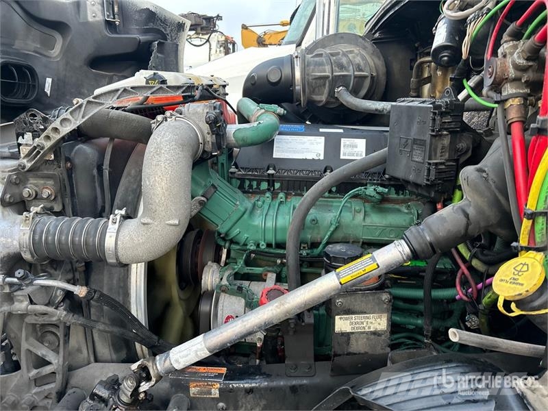 Volvo VNR 6x4 T/A Day Cab Truck Tractor Motrici e Trattori Stradali