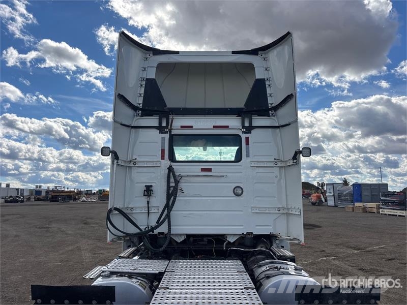 Volvo VNR 6x4 T/A Day Cab Truck Tractor Motrici e Trattori Stradali