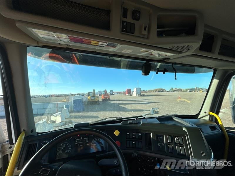 Volvo VNR 6x4 T/A Day Cab Truck Tractor Sattelzugmaschinen