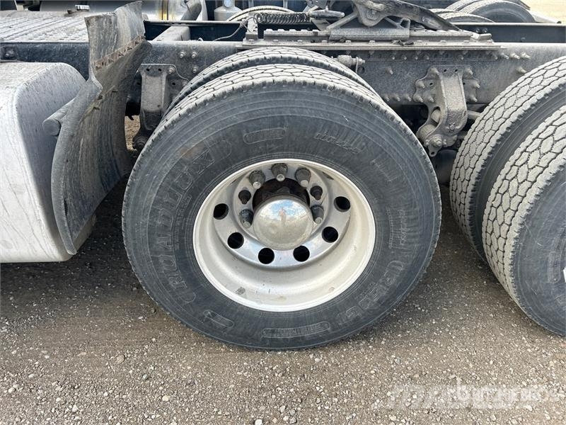Volvo VNR 6x4 T/A Day Cab Truck Tractor Trekkers