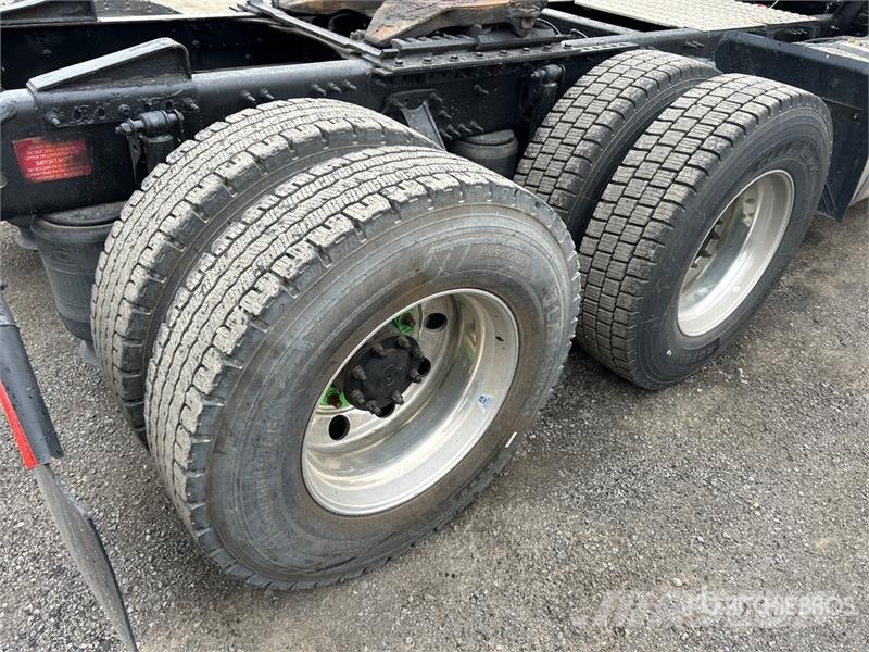 Volvo VNR 6x4 T/A Day Cab Truck Tractor Motrici e Trattori Stradali