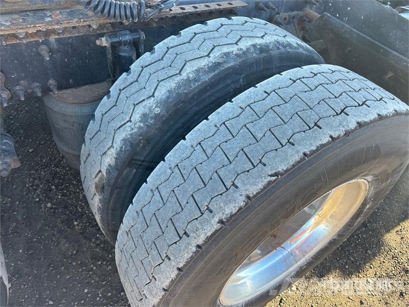 Volvo VNR 6x4 T/A Day Cab Truck Tractor Motrici e Trattori Stradali
