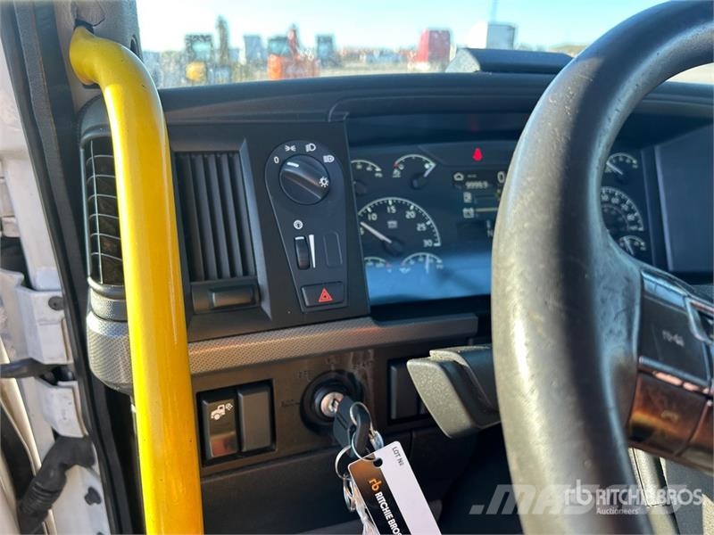 Volvo VNR 6x4 T/A Day Cab Truck Tractor Sattelzugmaschinen