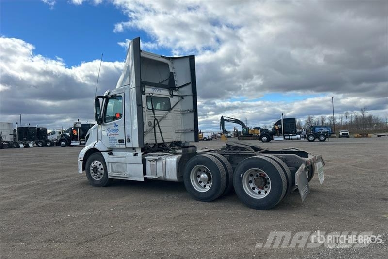Volvo VNR 6x4 T/A Day Cab Truck Tractor Trekkers