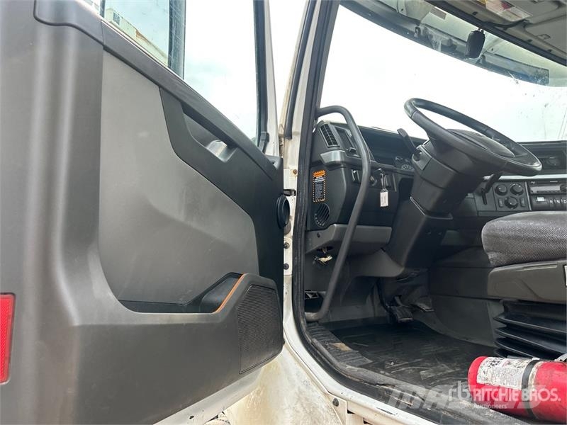Volvo VNR 6x4 T/A Day Cab Truck Tractor 牵引车