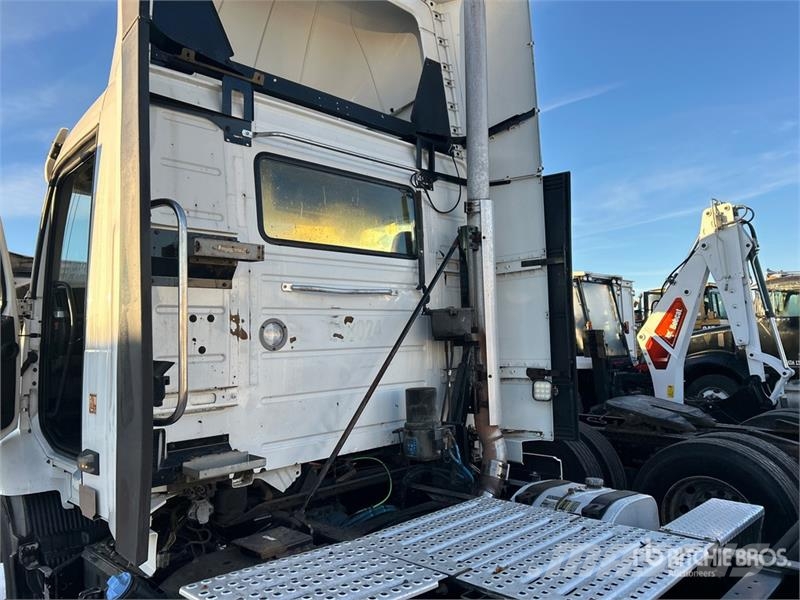 Volvo VNR 6x4 T/A Day Cab Truck Tractor Vlačilci