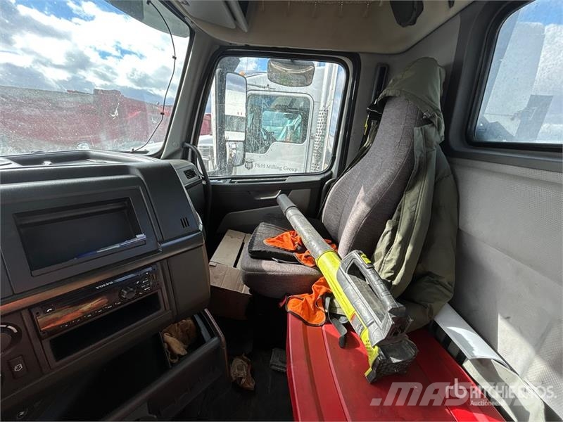 Volvo VNR 6x4 T/A Day Cab Truck Tractor Trekkers