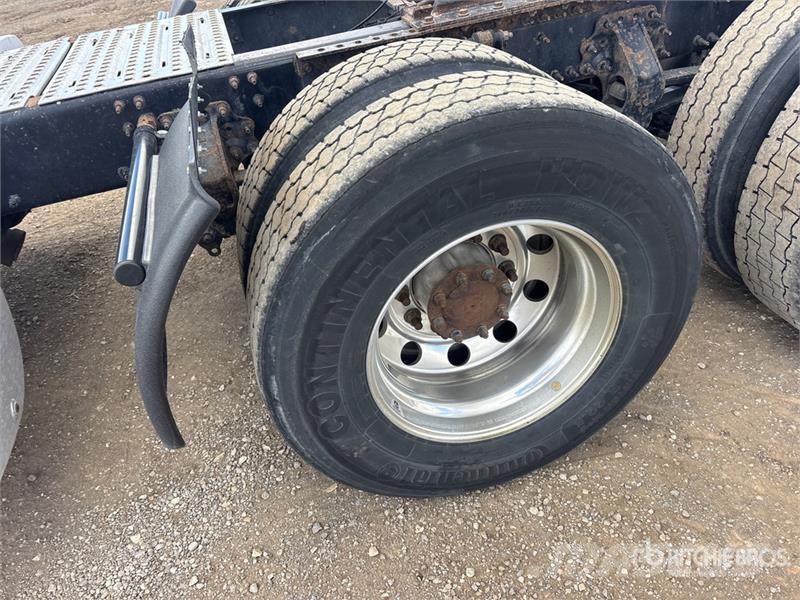 Volvo VNR 6x4 T/A Day Cab Truck Tractor Motrici e Trattori Stradali