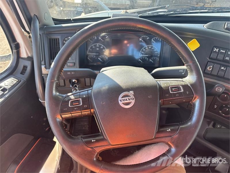 Volvo VNR 6x4 T/A Day Cab Truck Tractor Motrici e Trattori Stradali