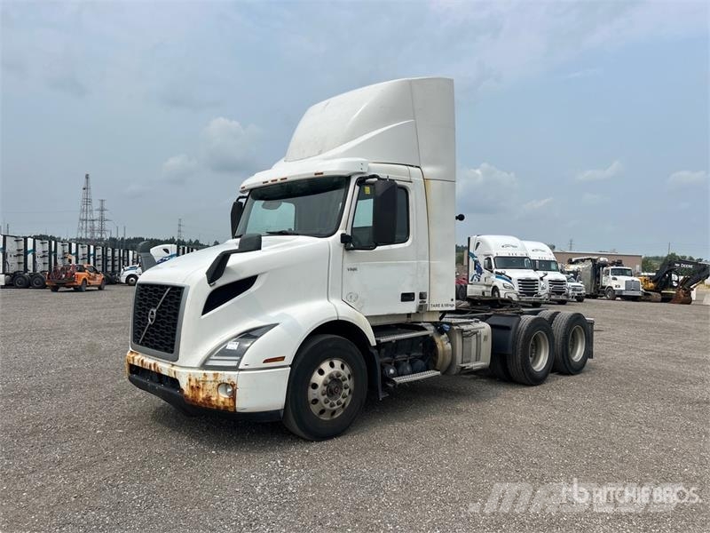Volvo VNR 6x4 T/A Day Cab Truck Tractor 牵引车