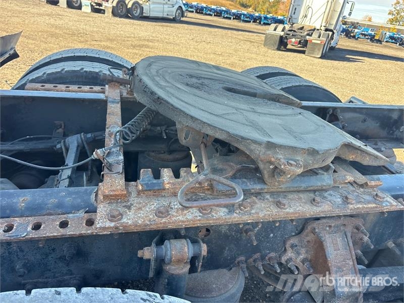 Volvo VNR 6x4 T/A Day Cab Truck Tractor Motrici e Trattori Stradali