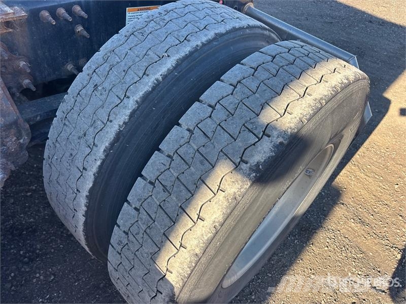 Volvo VNR 6x4 T/A Day Cab Truck Tractor Motrici e Trattori Stradali