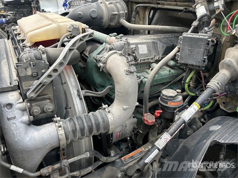 Volvo VNR 6x4 T/A Day Cab Truck Tractor 牵引车