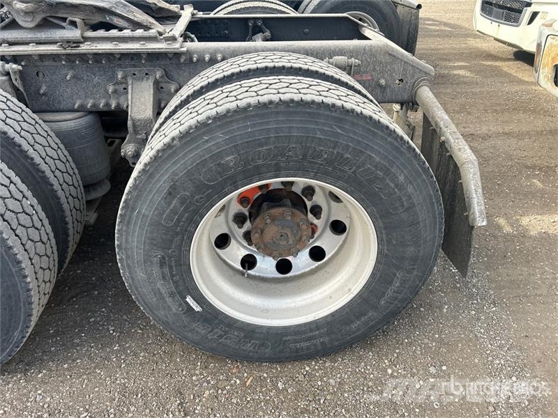 Volvo VNR 6x4 T/A Day Cab Truck Tractor Trekkers