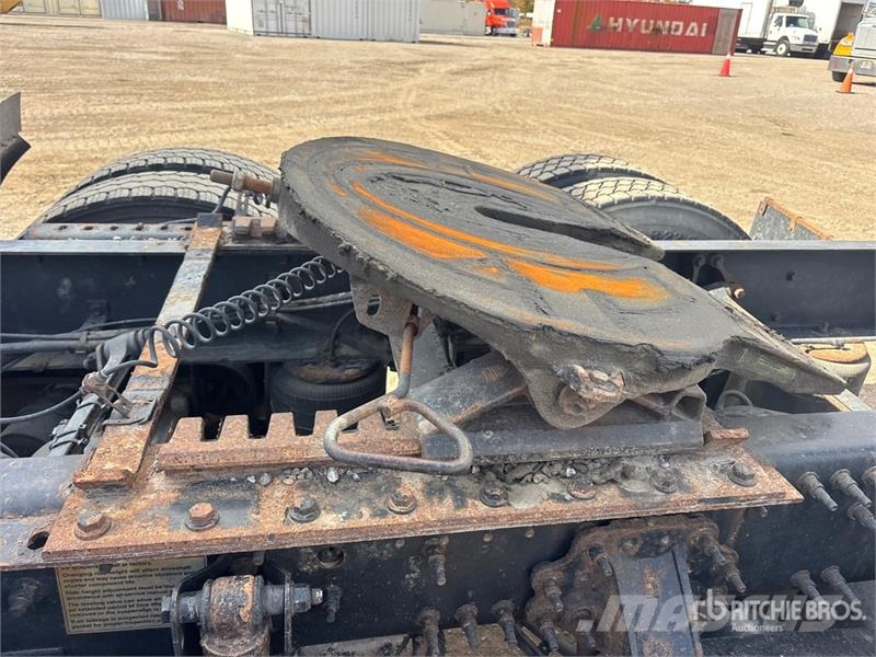 Volvo VNR 6x4 T/A Day Cab Truck Tractor Sattelzugmaschinen
