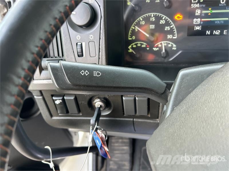 Volvo VNR 6x4 T/A Day Cab Truck Tractor Motrici e Trattori Stradali