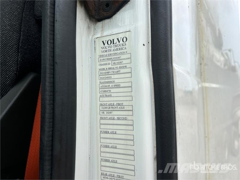 Volvo VNR 6x4 T/A Day Cab Truck Tractor 牵引车