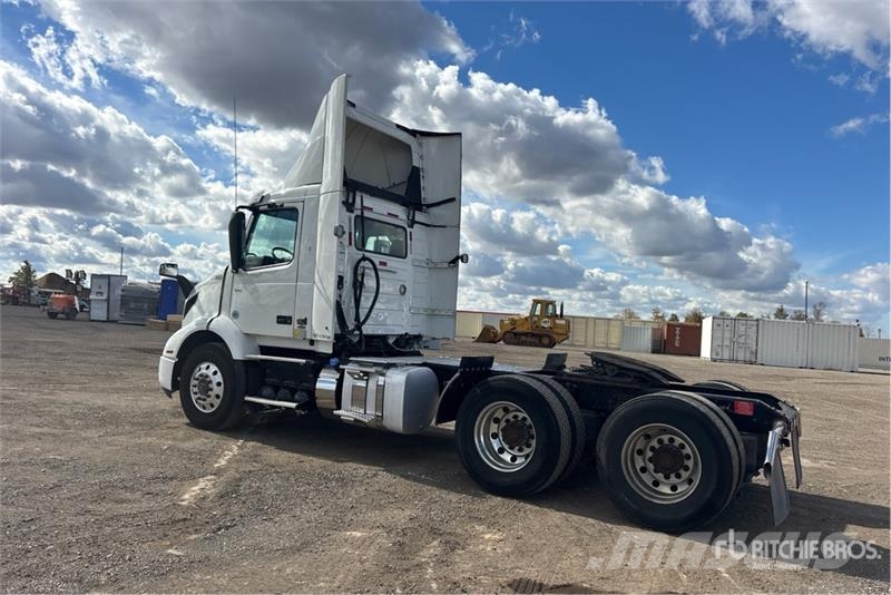 Volvo VNR 6x4 T/A Day Cab Truck Tractor Motrici e Trattori Stradali