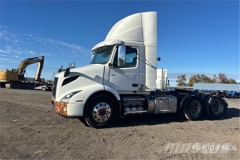 Volvo VNR 6x4 T/A Day Cab Truck Tractor Motrici e Trattori Stradali